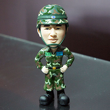 公仔娃娃-戴鋼盔陸軍草綠服公仔